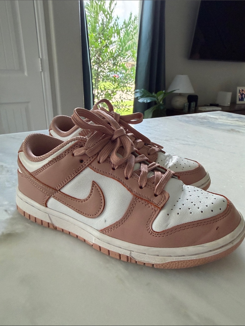 Nike Kids Low-Top Sneakers in Blush Pink and White